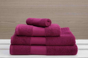 Olima - Classic Towel Badetuch (Berry)